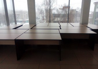 Прямые офисные столы