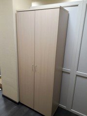 Офисный шкаф для верхней одежды