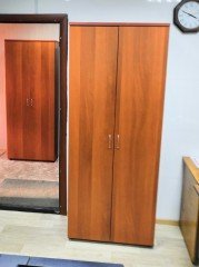 Офисный шкаф для верхней одежды